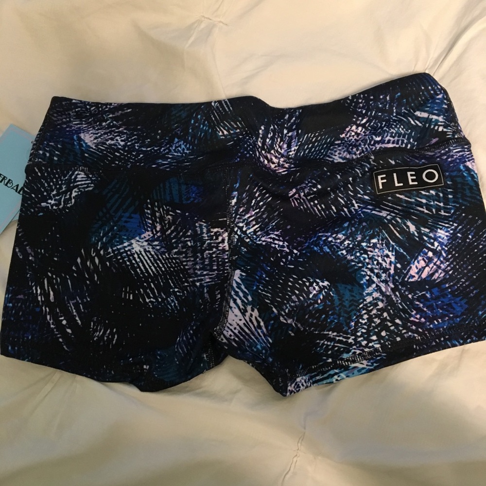 FLEO Midnight Oil Size Large- New With Tags